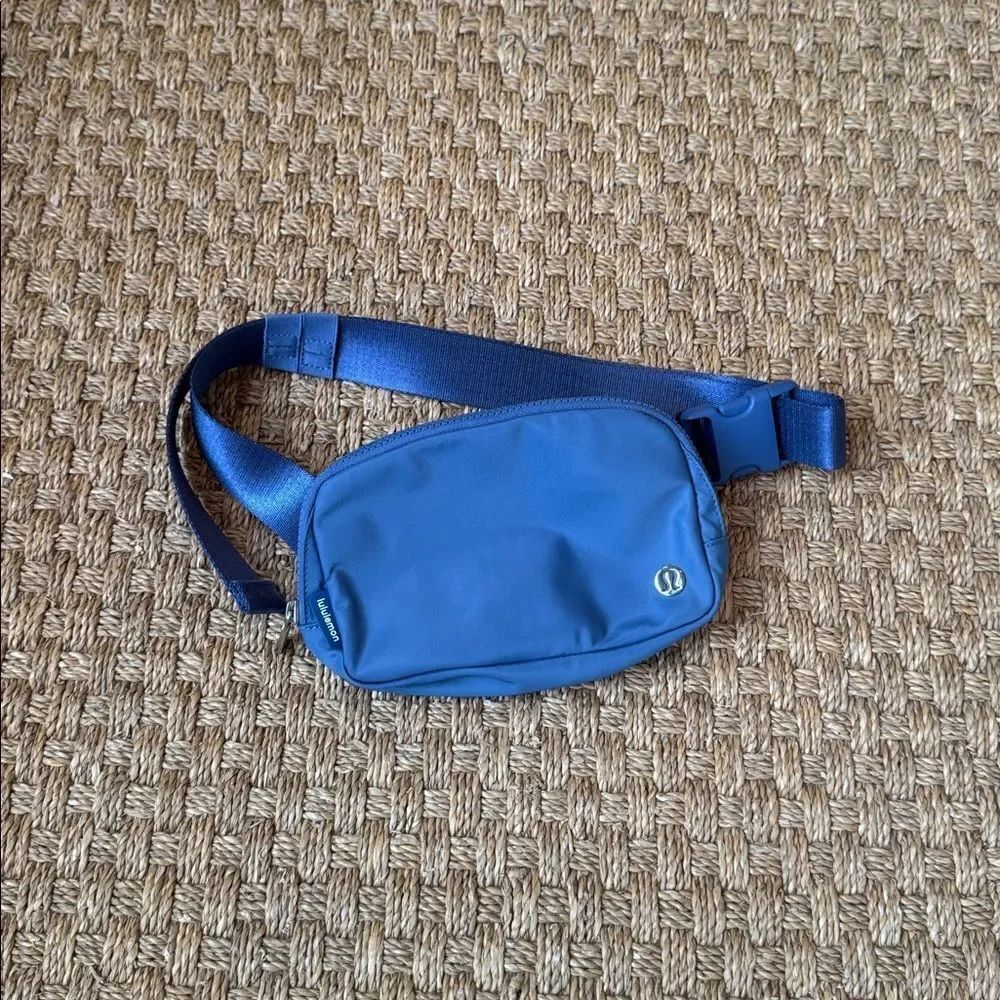 NEW lululemon athletica Small Blue Belt Bag with Adjustable Strap